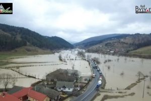 DN10 blocat de inundaţii. Filmare din dronă!