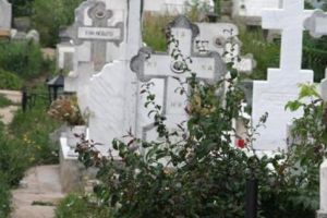 Mii de arădeni RISCĂ să rămână fără LOCURI de VECI. Ce se întâmplă în CIMITIRE
