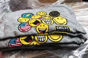 Blugi si tricoruri pentru copii destinate unei firme din Bacău, confiscate în Portul Constanţa Sud