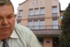 Primarul din Ciclova şi un funcţionar al APIA, trimişi în judecată de DNA