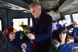 La Clinceni, flori, felicitări şi cadouri pentru toate doamnele şi domnişoarele