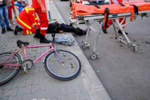 Accident in Ploiesti, pe strada Nicolae Titulescu. Un biciclist a fost spulberat de masina