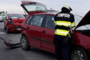 ACCIDENT soldat cu CINCI VICTIME, printre care şi doi copii: Trei maşini au fost implicate, ciculaţie BLOCATĂ