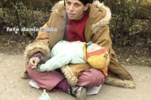 Dosar penal pentru ca si-a trimis sora minorã la cersit. Se intampla in Ploiesti