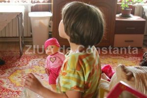 USR vrea sa modifice Legea Adoptiei. Timpul petrecut de copii in sistemul de protectie trebuie sa scada!