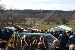 Sute de oameni au condus-o pe ultimul drum pe hulubeşteanca ucisă la Găeşti