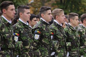Armata face noi recrutări