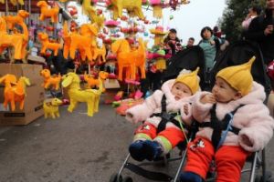 China renunţă la controlul naşterilor