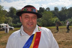 Cu ce s-a mulţumit primarul liberal din Coşbuc după o vizită la ministrul Apelor