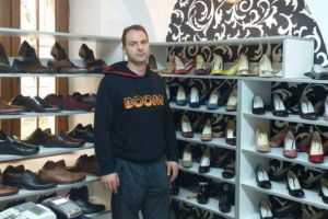 Magazinul din Sibiu unde găseşti doar pantofi din piele naturală. Mica afacere are succes