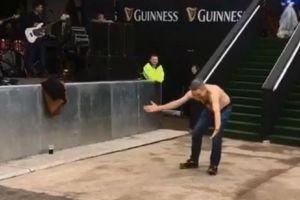 A CÂŞTIGAT LA PARIURI şi ce a urmat depăşeşte orice imaginaţie. REACŢIILE lui l-au dus în jurnalele de ştiri. VIDEO VIRAL