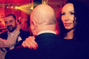 SCANDALUL cu sexy-secretarele din PSD, ÎNCHIS. Un cunoscut politician şi-a recucerit soţia după ce o alungase de acasă. RIVALELE au fost învinse!