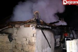 Incendiu lângă Gherla. Un bătrân a ajuns la spital VIDEO