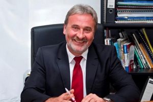Primarul amendat pentru nearborarea drapelului României de Ziua Maghiarilor de Pretutindeni