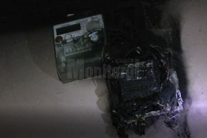 Un incendiu la un tablou electric a creat panică într-o scară de bloc