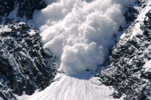 Risc de avalanşă în Munţii Călimani şi Gurghiu!