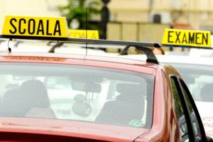 O tânără din Făgăraş a picat examenul auto din cauza unor porumbei