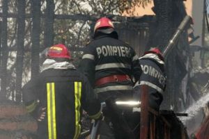 Fiul piroman, care a dat foc casei în care trăia mama sa, a fost prins