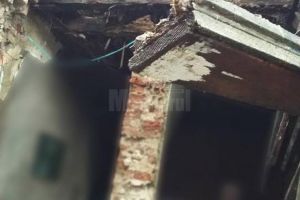 Perete prăbuşit la o locuinţă socială Gura Humorului. O femeie a rămas captivă în interior