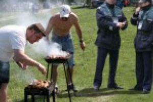 Doi  braileni au fost sanctionati cu avertisment pentru ca au facut gratar langa un parculet de joaca intre blocurile E2 si E3 din cartierul Viziru 3