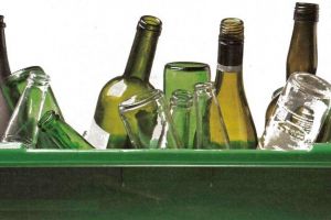 Românii vor plăti cu doi lei mai mult pentru fiecare produs ambalat în sticle sau borcane