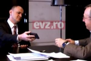 Cristoiu rupe tăcerea! Ce conţine fotografia arătată de Ghiţă: 'E o poză ca de la nunţi'