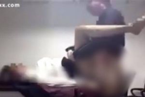 Un manager a avut o partidă de sex la birou, dar a uitat să oprească video-conferinţa/VIDEO 18+