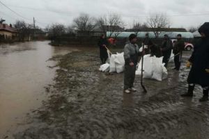 Apele sunt în retragere în majoritatea localităţilor inundate
