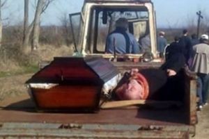 Gestul unui PREOT a devenit VIRAL. Ce s-a întâmplat la o ÎNMORMÂNTARE