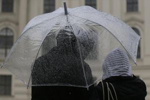 VREME deosebit de rece în întreaga ţară, de sâmbătă după-amiaza. Frigul şi precipitaţiile vor persista şi săptămâna viitoare