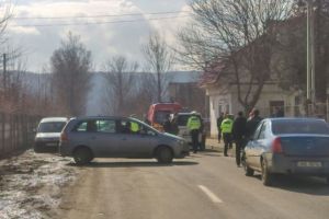 Caz ŞOCANT în Romania: Un şofer, ÎMPUŞCAT ÎN CAP de un poliţist. Elicopterul SMURD a intervenit DE URGENŢĂ / FOTO