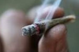 Tineri prinşi cu droguri la ei, în Mănăştur. Cinci dintre ei erau minori