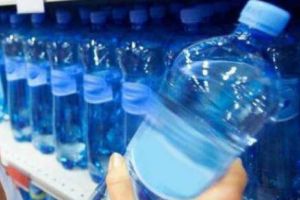 REZULTATELE ALARMANTE ale unui studiu! Ce se găseşte în APA ÎMBUTELIATĂ de la magazin. Medicii sunt în stare de ȘOC