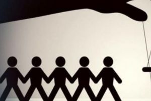 Cum se explică faptul că ACEI jurnalişti au dat cam ACELAŞI mesaj pe FB, primit de la „UN ÎNALT MAGISTRAT”