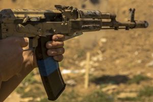 Evadare ca in filme. Un barbat rapit a ucis 7 talibani si a fugit cu masina lor