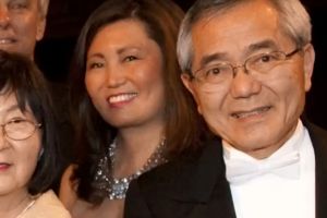 Laureat al Premiului Nobel, gasit dezorientat langa o groapa de gunoi. Sotia sa, gasita moarta