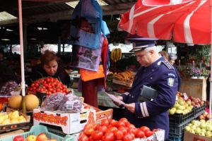Razie a politistilor ploiesteni in pietele din Ploiesti