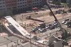 SUA. Persoane decedate dupa ce o pasarela de sute de tone a cazut peste o autostrada