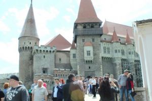 Schimbări strategice la Castelul Corvinilor