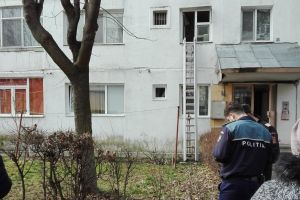 Bacău: Bărbat găsit spânzurat în baie