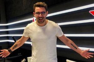 Andrei Niculae este cel mai difuzat DJ de pe radio, în România. Vocea lui se aude peste tot