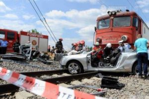 Tragedie în Brăila: Un bărbat şi o femeie au fost spulberaţi de tren la o trecere de cale ferată fără barieră