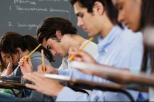 Ministerul Educaţiei: Cuantumul burselor pentru studenţii doctoranzi, majorat