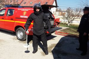 Locuitorii din Sărmaş stau pe teren minat. Altă bombă a fost descoperită în curtea unui sătean