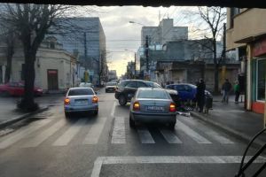 Accident in lant in Constanta, pe strada Constantin Bratescu. Trei masini implicate. Cum s-a petrecut accidentul