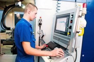 Trei clase de învăţământ profesional dual vor funcţiona din toamnă