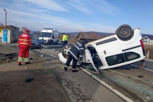 Accident pe DN 17, la Ciceu Mihăieşti. Cinci persoane au ajuns la spital (FOTO)