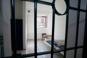 Tanar condamnat la inchisoare pentru trafic de droguri, depistat de politistii din Timisoara