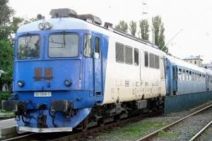Neatenţa costă! O tânără a ajuns în stare gravă la spital, după ce a fost lovită de tren la Apahida