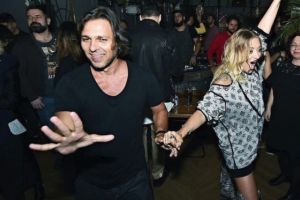 Delia ne dă vestea cea mare? A fost surprinsă la clinica de fertilizare